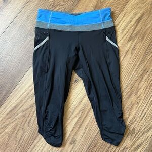 Lululemon Black and Blue Cropped Athletic Capris